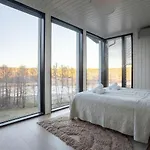 North - Sundet